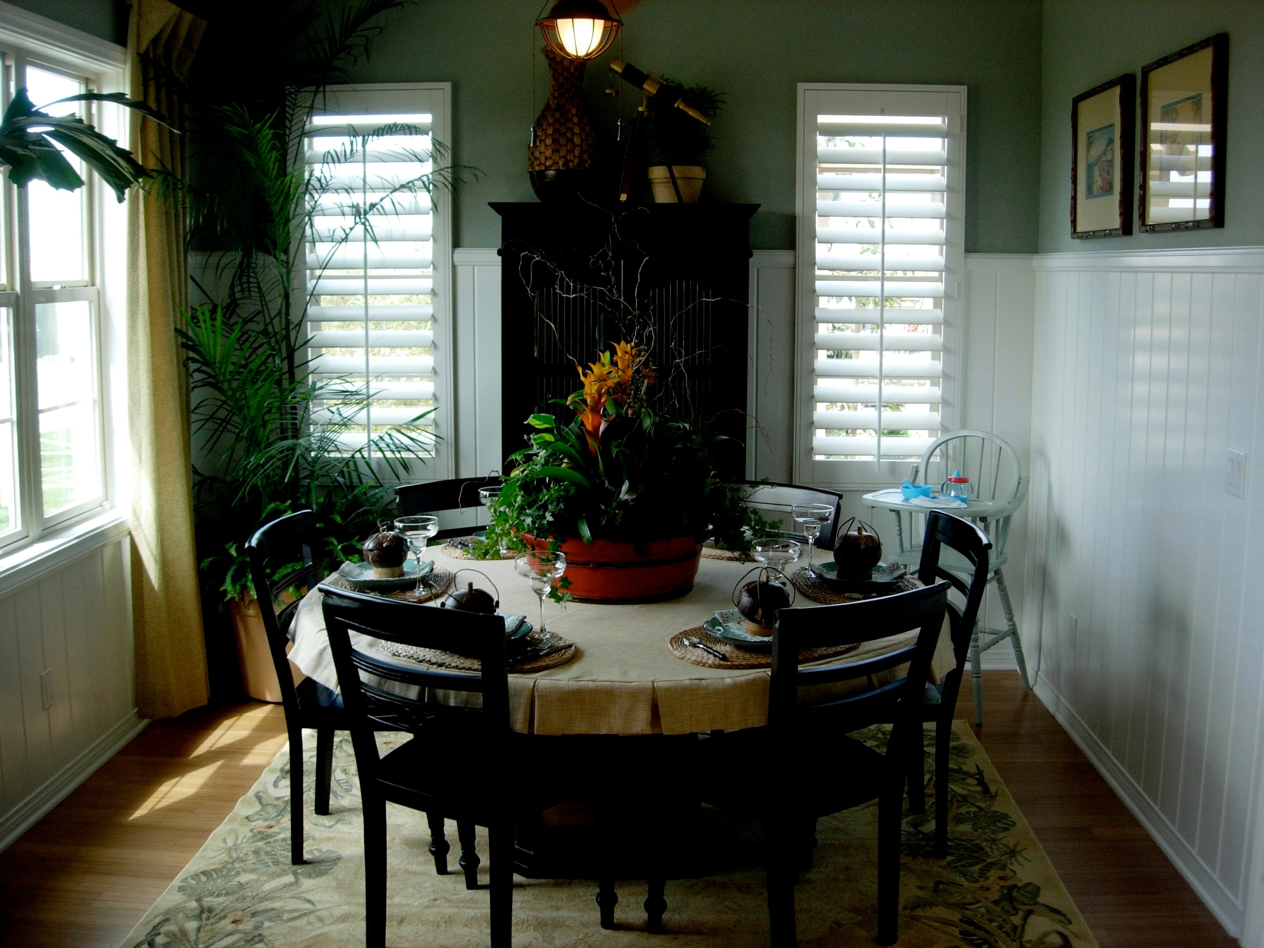 Coastal Casual — J. Michael Scott Interiors dining room design